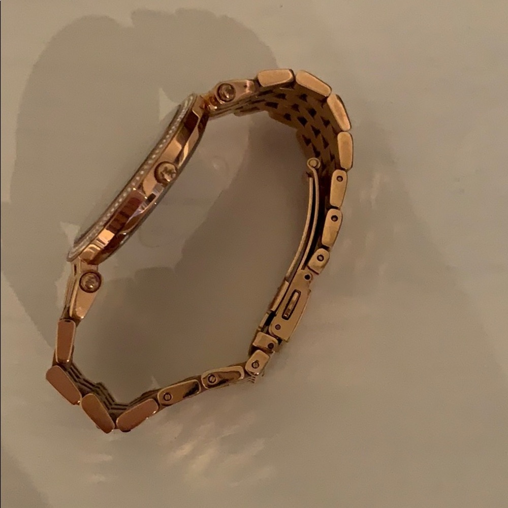 Micheal Kors rose gold women’s watch - Picture 3 of 3